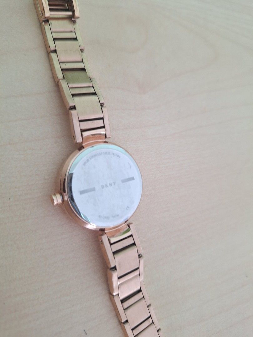 DKNY NY2400