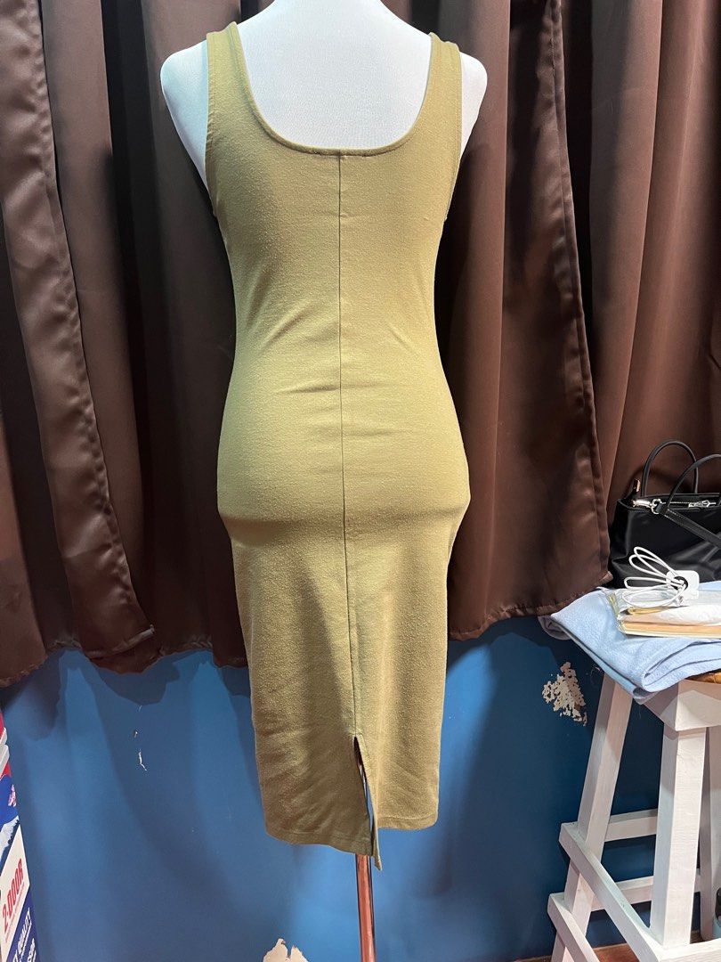 Forever21 Bodycon Dress (Midi) (Category: Dresses) located in Cavite. Submitted by belovedbyd (Listing ID 1307888436, Image 3). Description: 8/10 condition Slighty used Lenght: 39in Price is still negotiable .