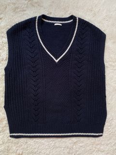 GU BY UNIQLO KNITTED VEST SLEEVELESS FROM JAPAN