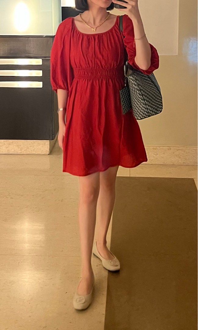 H&M Red Dress (short length) (Category: Dresses) located in Muntinlupa City. Submitted by bbb.mnl (Listing ID 1307864146, Image 1). Description: Used only once!!! 💃💃💃 Looks so new and no issues at all 🤍 Color may vary due to lighting. May ask for more other when worn photos! ✨.