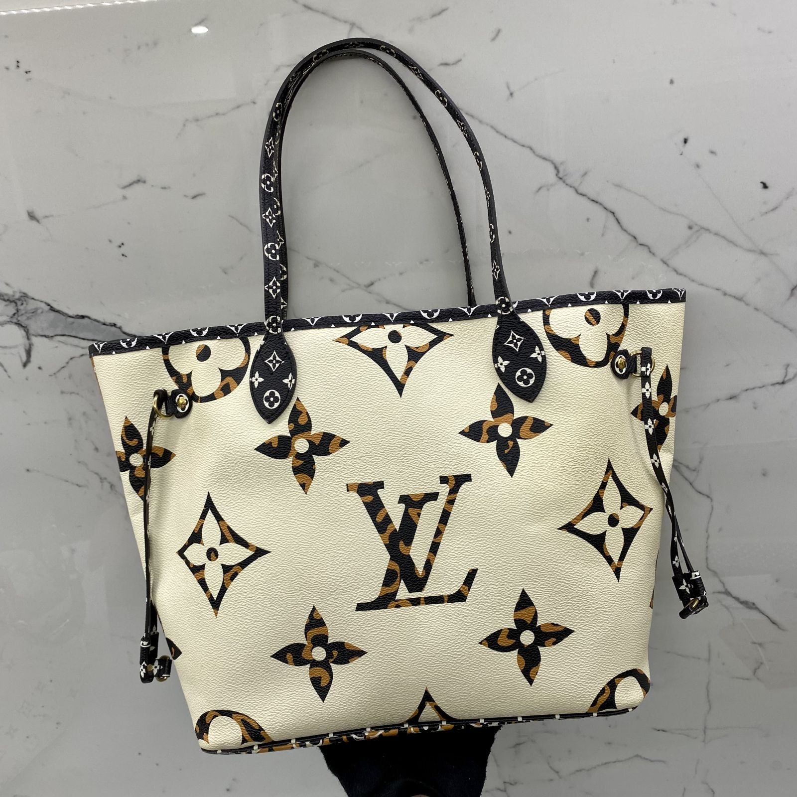 LOUIS VUITTON M44716 MULTICOLOUR MONOGRAM GIANT JUNGLE NEVERFULL MM W POUCH TOTE BAG 247024379 Luxury Bags Wallets on Carousell