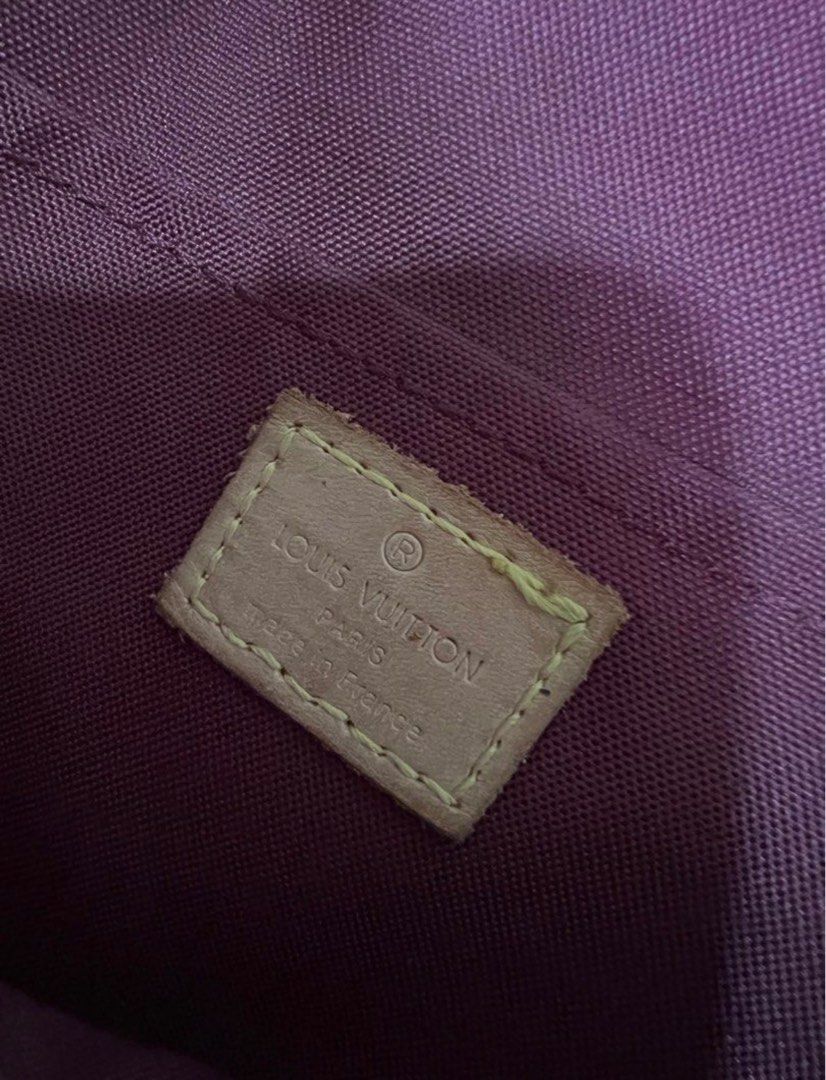 Louis Vuitton Monogram Canvas Favorite MM (Category: Luxury Bags & Wallets) located in Manila. Submitted by daxeillage_forces (Listing ID 1307894601, Image 3). Description: Nabili din here sa Carousell Sabi ni seller 100% authentic Na-stock lang, not meant for small bag.