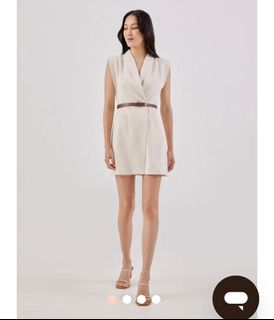 (Category: ) located in . Submitted by ccclearwardrobe (Listing ID 1307874942, Image 1). Description: .