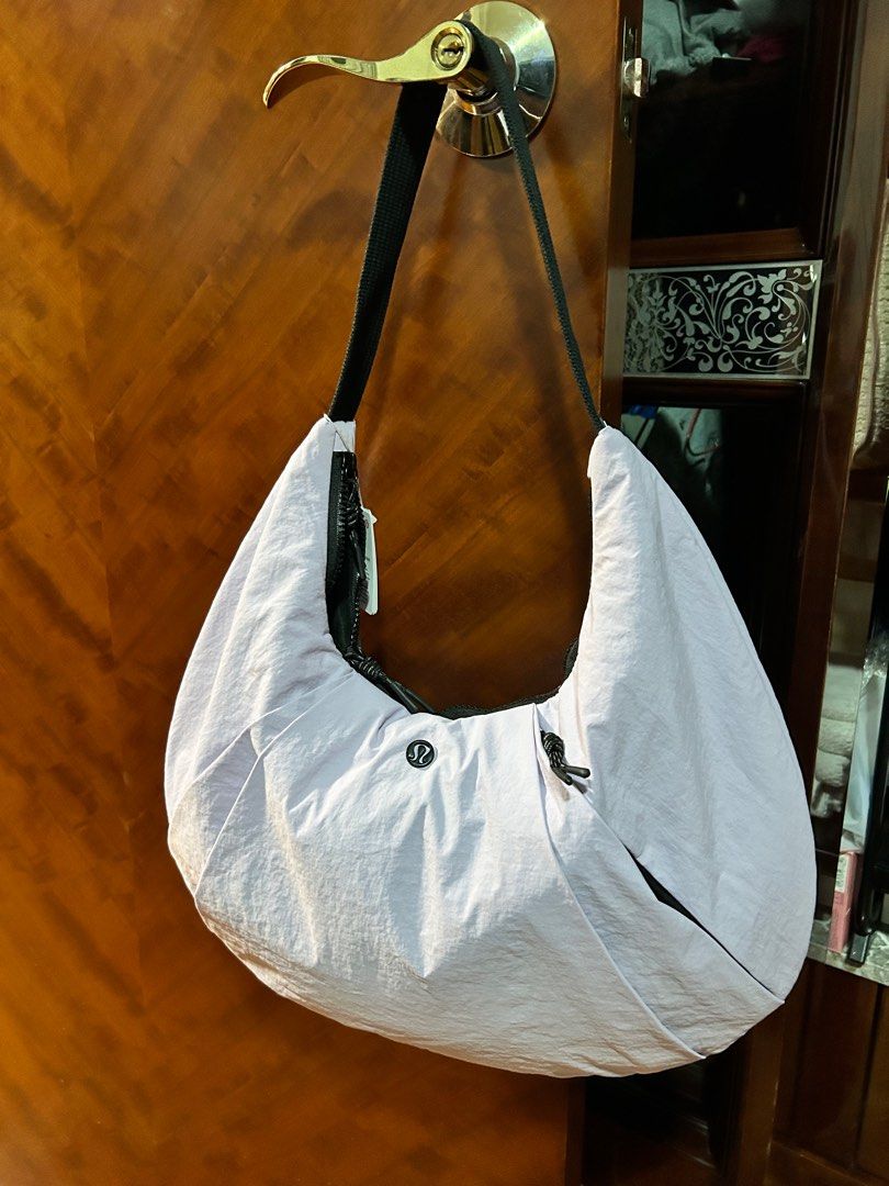 Lululemon pleated shoulder bag 10L