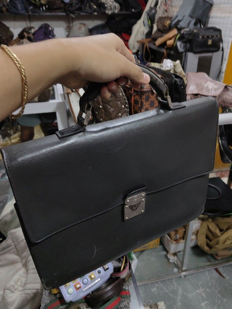LV ORIGINAL (Category: Luxury Bags & Wallets) located in Davao. Submitted by daneyvintage (Listing ID 1307896990, Image 1). Description: all issues posted sobrang okay pa orig.
