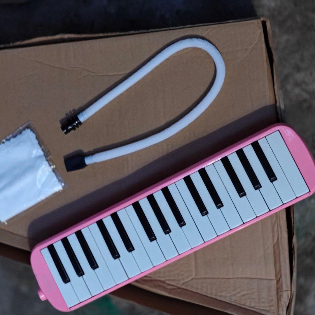 Melodion (Category: Portable Music Players) located in Quezon City. Submitted by bleu_decluttering (Listing ID 1307844896, Image 3). Description: 32 Piano Keys Melodica Horn Musical Instrument No bag Brand new .