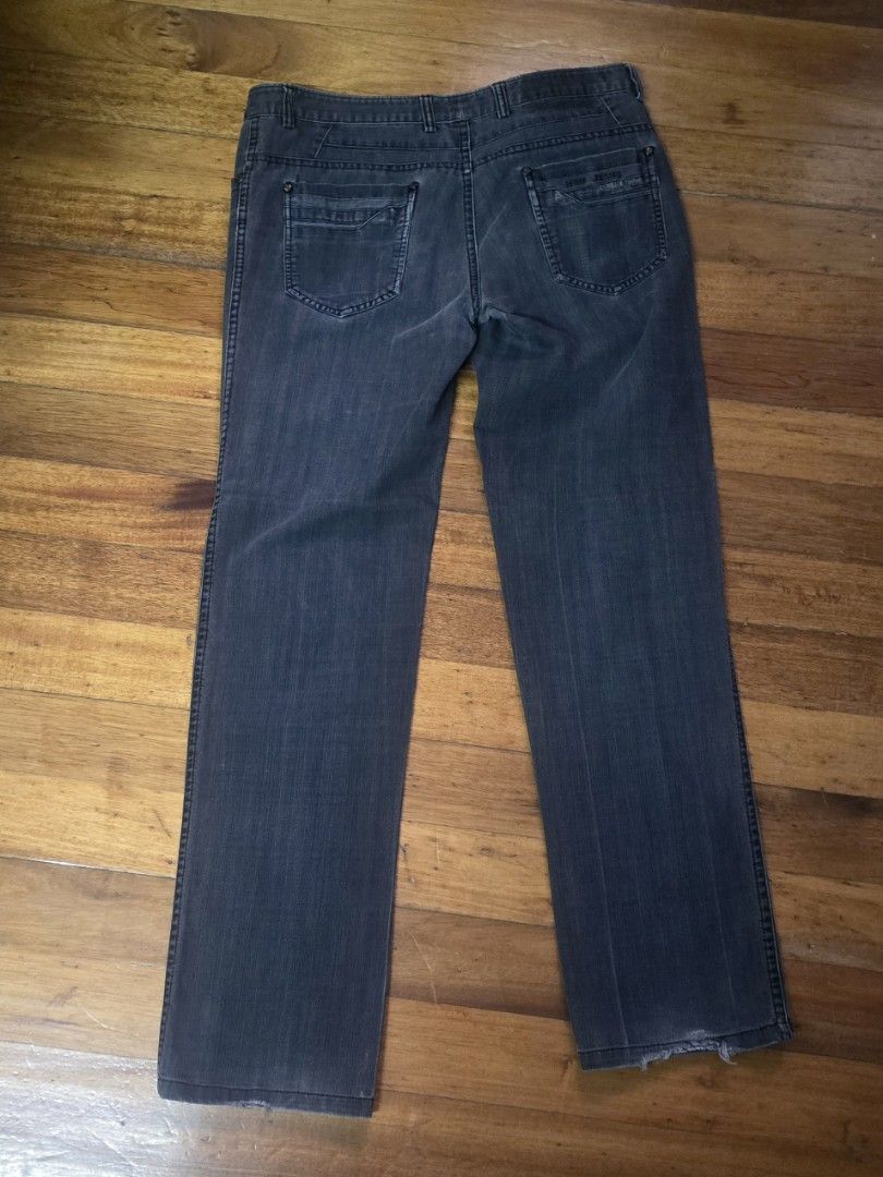 Men's Jeans - Dark Gray (Category: Jeans) located in Cainta. Submitted by quicktree_75c2c5 (Listing ID 1307832033, Image 2). Description: Used men's jeans straight cut Fits size 33-35 RFS Decluttering.