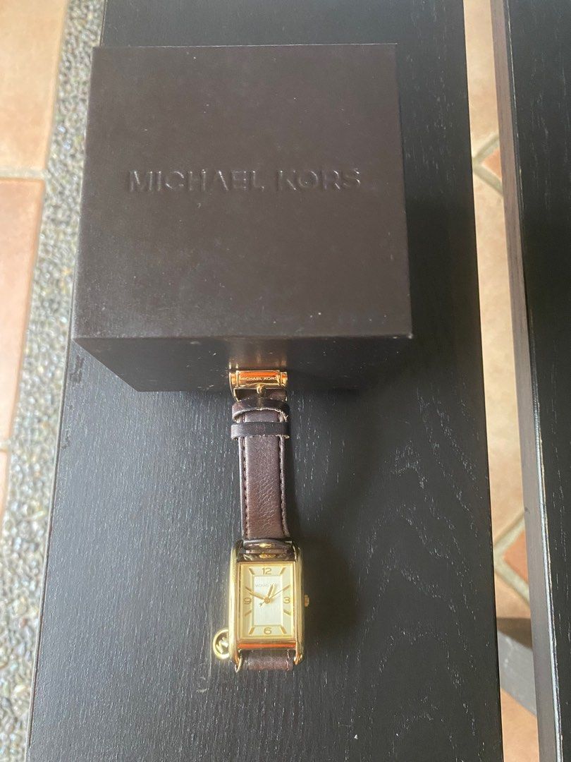 Michael Kors watch (Category: Watches) located in Singapore. Submitted by harrieeer (Listing ID 1307873708, Image 2). Description: Good working condition Price is fixed.