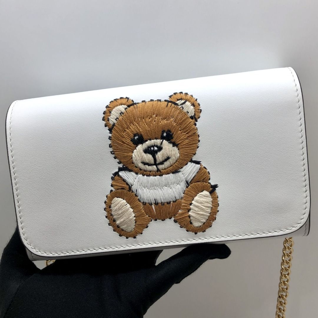 Moschino wallet on chain store