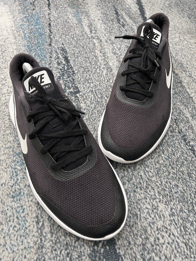 nike flex experience rn 7 on feet