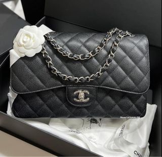 (Category: ) located in . Submitted by neverfull_luxury_bag (Listing ID 1307819869, Image 1). Description: .