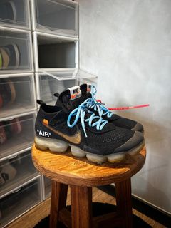 off white vapormax with blue laces