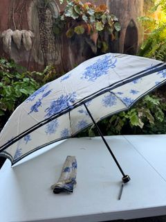 One piece lancetti two folds umbrella