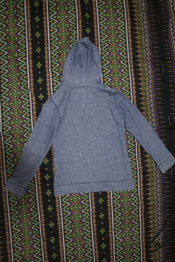 Original Abercrombie & Fitch Blue Jacket (Category: Coats, Jackets and Outerwear) located in Paranaque City. Submitted by noir.gap (Listing ID 1307867763, Image 3). Description: - Used with care - Barely noticeable flaw (see 5'th pic).