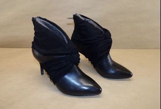 ORIGINAL DKNY Isabella Ankle Boot ( LEATHER SUEDE BOW )