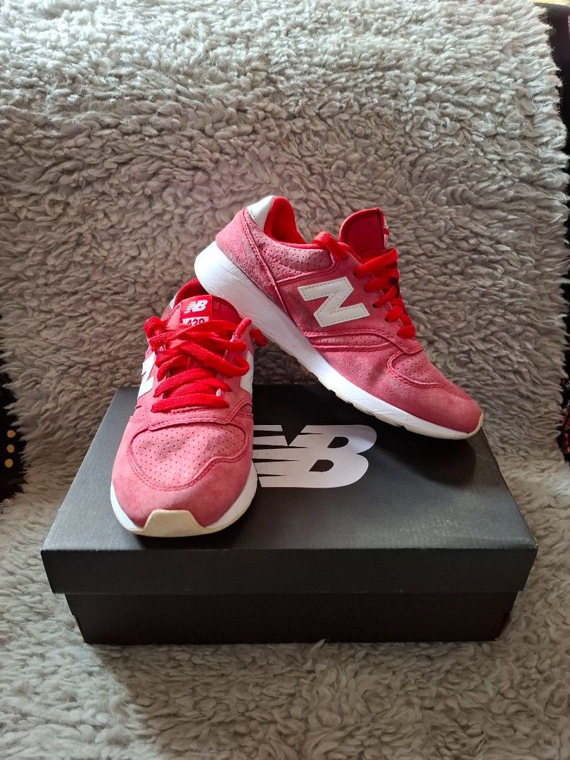 Original New Balance 420 RED 39 5 24 5 Fesyen Pria Sepatu Sneakers di Carousell