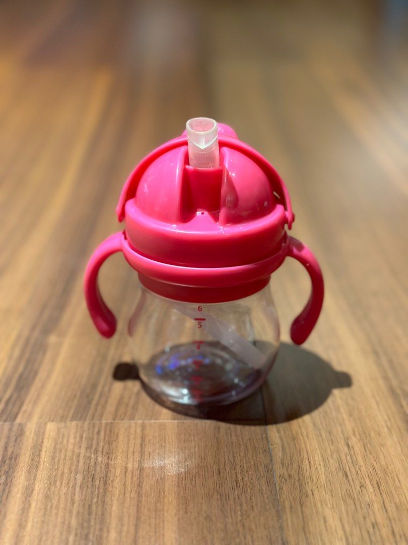 Oxotot straw cup (Category: Weaning & Toddler Feeding) located in Makati City. Submitted by l3.go (Listing ID 1307889985, Image 1). Description: .
