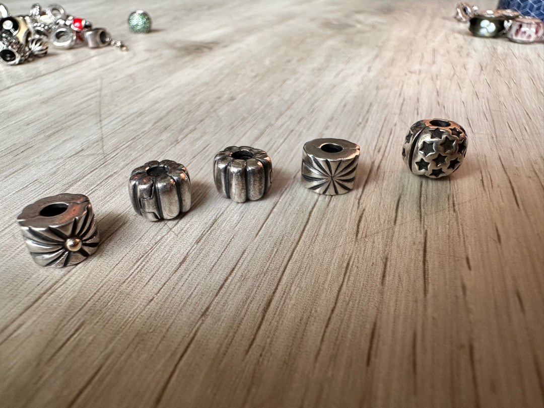 Pandora spacer clips