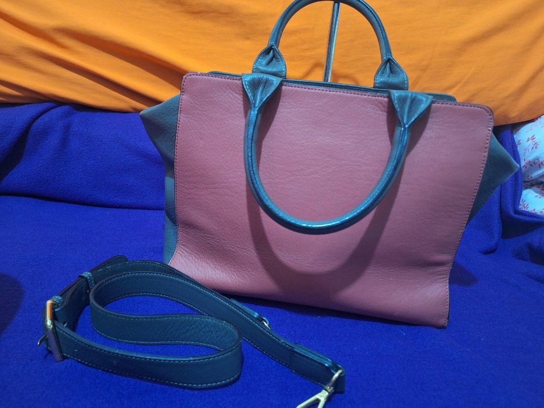 Preloved Lovcat Paris (Category: Luxury Bags & Wallets) located in Consolacion. Submitted by janwilpnp (Listing ID 1307816119, Image 3). Description: 💥Selected Preloved Bags💥 💥Original LOVCAT PARIS‼️ Zip puller:Intact Size:Medium HandBag/Sling Bag ✅9/10 See details below👇🏻 H=10" L=12.5" W=7" Note:Masulod ang glock 💥BLACK Color💥 1150 pesos only‼️ ALMOST NEW po #fypシ゚viralシfypシ゚ #highlightsシ゚ #fypシ゚viralシ2024fyp.