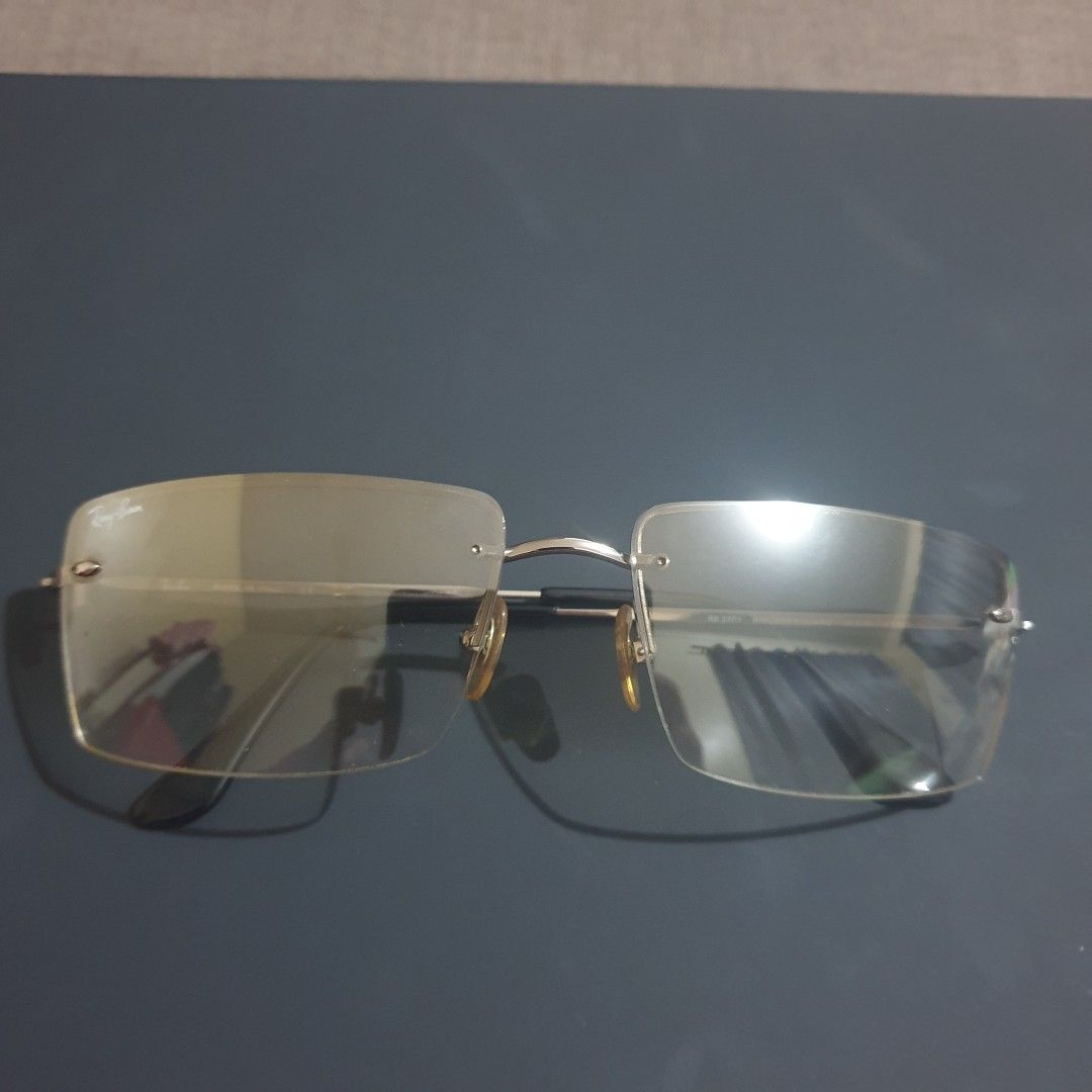 RAYBAN SUNGLASSES (Category: Sunglasses & Eyewear) located in Muntinlupa City. Submitted by eiramceegee (Listing ID 1307909677, Image 2). Description: Authentic Rayban issue: yellowing of the nose pads..can be replaced.. no tarnish on metal..