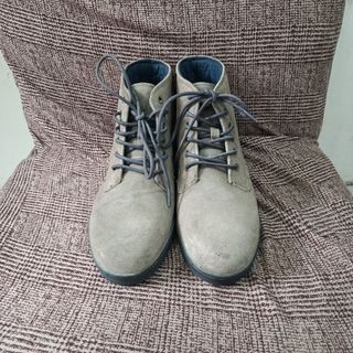 Rusty Lopez Ankle Boots

Size: 43
