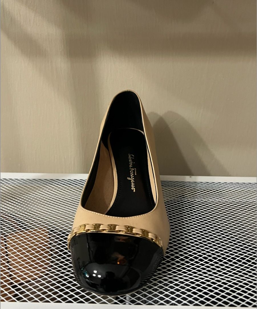 Salvatore Ferragamo Avella Pumps in Almond Calf