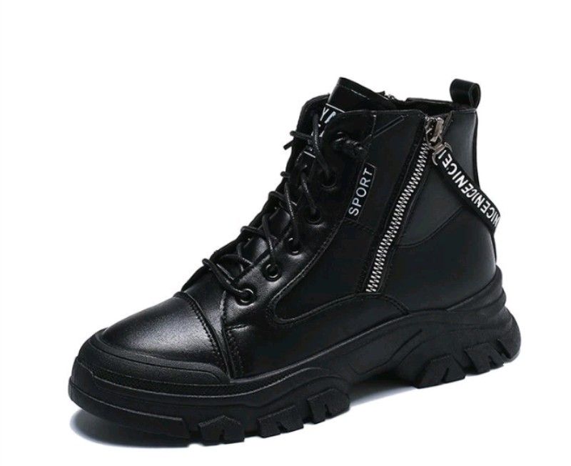 Sepatu Sneakers Boots Wanita