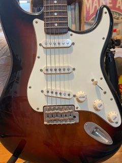 Squier Classic Vibes 60’s Stratocaster + Boss Katana Mini Amplifier
