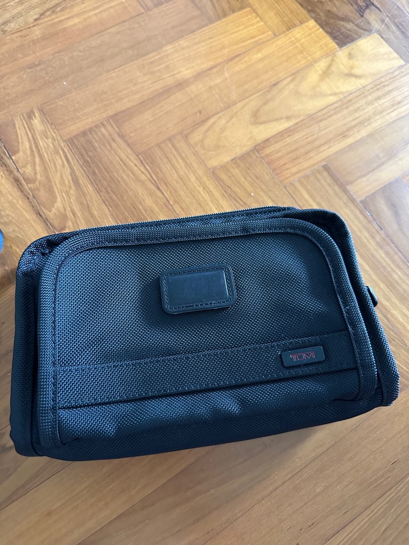 Tumi pouch clutch bag Men s Fashion Bags Belt bags Clutches and Pouches on Carousell
