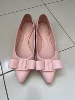 (Category: ) located in . Submitted by wardrobeloots (Listing ID 1307825983, Image 1). Description: .