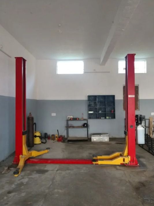 2 Post Car lifter 3.5tons (Category: Construction Tools & Equipment) located in Caloocan City. Submitted by chrisultim10753 (Listing ID 1311817613, Image 3). Description: ✅ Guaranteed lowest price ✅ Quality products ✅ Big discount for bulk orders ✅ 100% LEGIT TRUSTED SUPPLIER! ✅ With Complete Legal Documents ✅ BIR Registered ①Dual points Manual unlock ②Toe protector included ③Iron motor +plastic oil tank ④ Up Arm lock standard; ⑤ 4 straight 2 sta