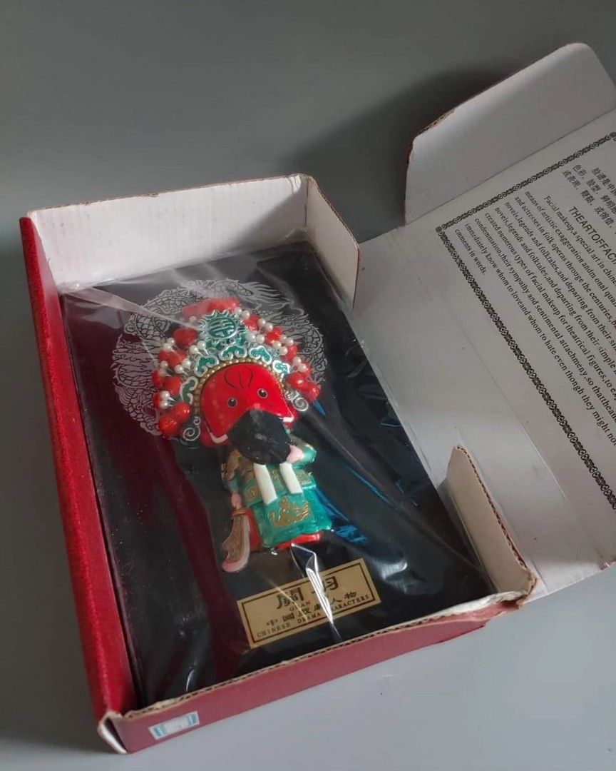 3D General Guan Yu Chinese Opera Mask Wall (Category: Wall Decor) located in Pasig City. Submitted by don200 (Listing ID 1311831678, Image 3). Description: 3D General Guan Yu Chinese Opera Mask Wall or Desk Plaque 👉8inches x 5.25 inches 🔎in good condition as new with box.