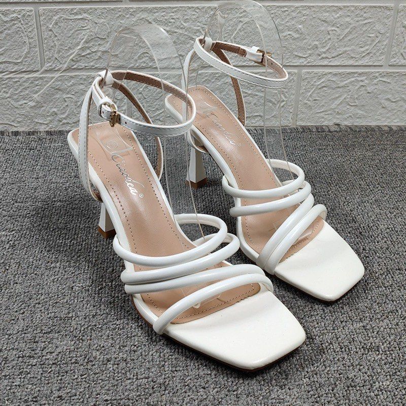 Size 2 white heels outlet