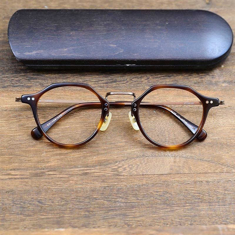 金子眼鏡, KV-139 , SIZE:47-24-145, 男裝, 手錶及配件, 眼鏡- Carousell