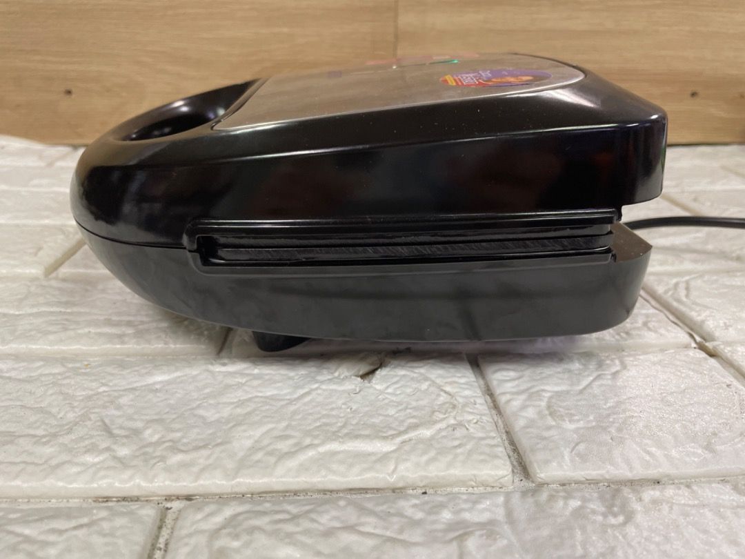 Astron sm-400 sandwich maker 4 in 1 (Category: Breadmakers) located in Pasay City. Submitted by enrico_appliances (Listing ID 1311785164, Image 3). Description: mint condition 220 volts minor scratches.