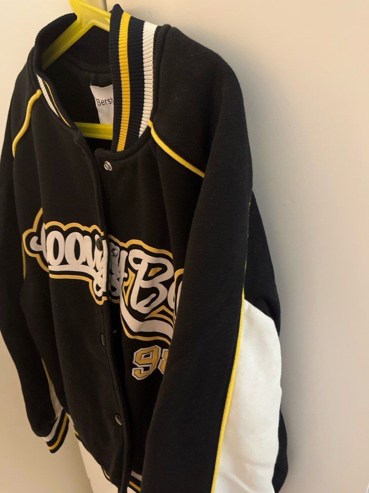 Bershka varsity jacket (Category: Coats, Jackets and Outerwear) located in Taguig. Submitted by nics04433 (Listing ID 1311901501, Image 2). Description: .