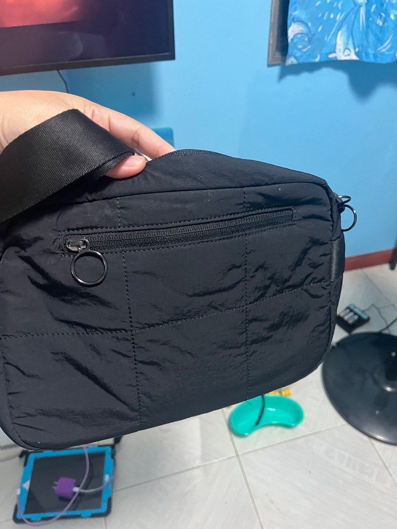 Black sling bag (Category: Cross-body Bags) located in Angono. Submitted by buditha (Listing ID 1310154244, Image 2). Description: Good as new .