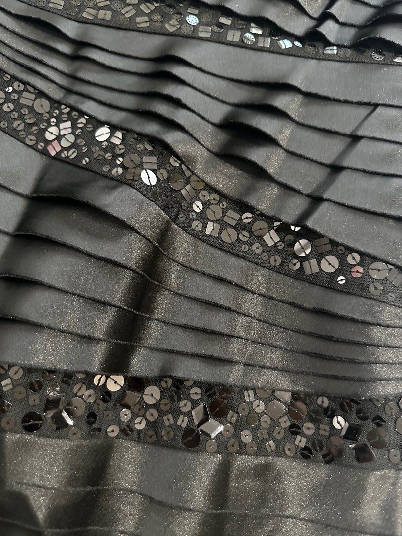 Black tube dress with sequins (Category: Evening dresses & gowns) located in Makati City. Submitted by irenerv (Listing ID 1311726606, Image 2). Description: BCBG Maxazria black tube dress with sequins BRAND NEW with Tag Never used, bought for an event but used something else. Very nice, made of good quality materials. Measurements: Length: ~28in Waist: ~26in Bust: ~33.5in High hip: ~32in Low hip: ~36.5in RFS: doesn’t fit .