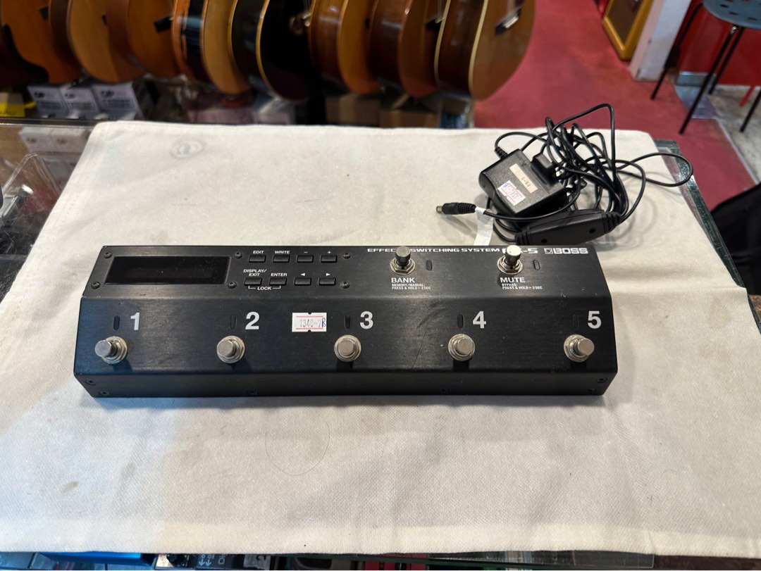 BOSS ES5 Guitar Effects Switching System, Hobbies & Toys, Music