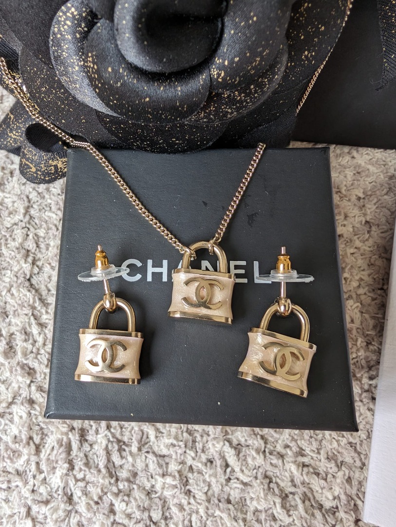 Chanel lock chain top
