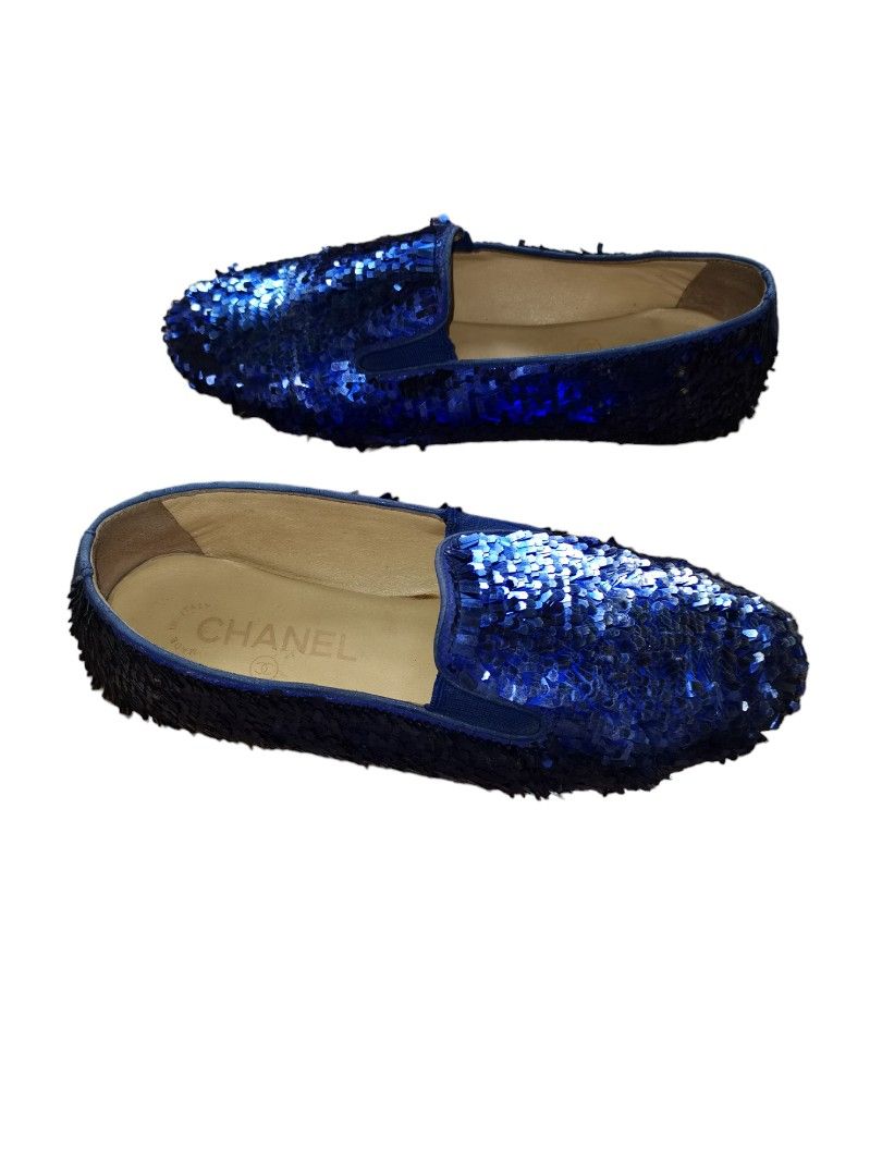 Chanel sequins Flats (Category: Loafers) located in Manila. Submitted by eagerbeaverph (Listing ID 1311754808, Image 2). Description: For sale Absolutely stunning Chanel sequins Flats from the 15P Collection. Crafted in blue sequins with soft leather. Perfect to wear with your dress or to dress up your jeans. Size 35.5 With signs of usage heel drag etc Please see detailed pics No inclusions Very much negotiable Dm me.