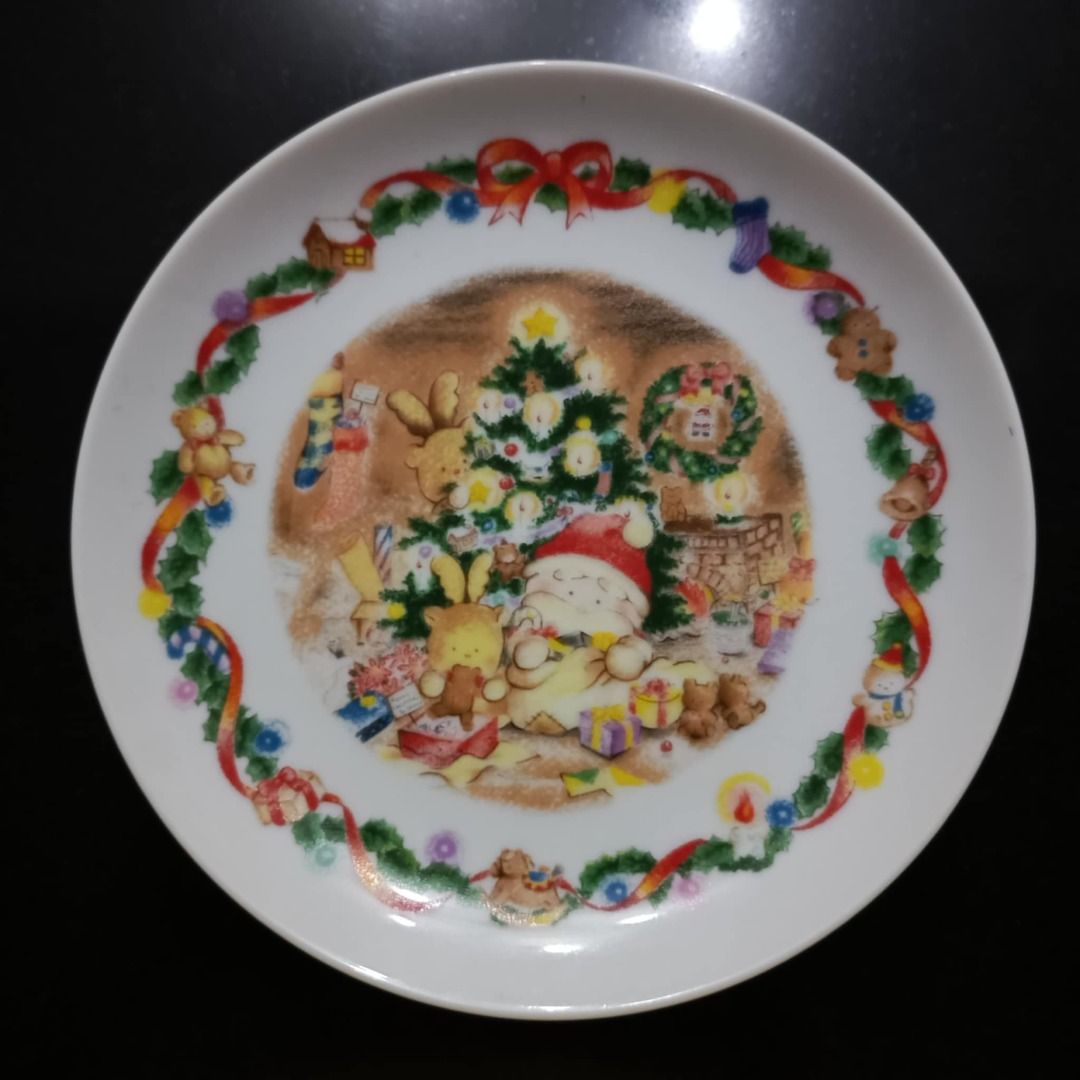 Christmas themed display plate (Category: Other Kitchenware & Tableware) located in Quezon City. Submitted by missy_mom (Listing ID 1311845871, Image 1). Description: Lightly used, in very good condition. No chip/crazing/crack.