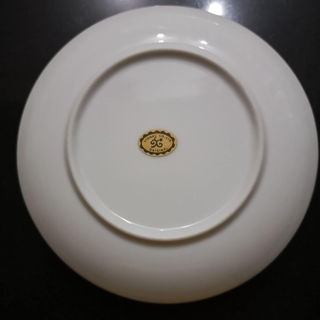 Christmas themed display plate (Category: Other Kitchenware & Tableware) located in Quezon City. Submitted by missy_mom (Listing ID 1311845871, Image 2). Description: Lightly used, in very good condition. No chip/crazing/crack.