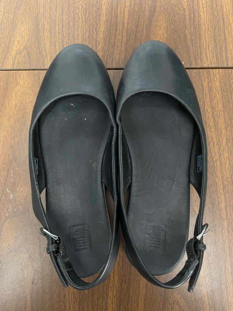 Fitflop Leather Black Slingback (Category: Flats & Sandals) located in Quezon City. Submitted by xtn18 (Listing ID 1311904210, Image 2). Description: Fitflop Genuine leather Black Slingback.