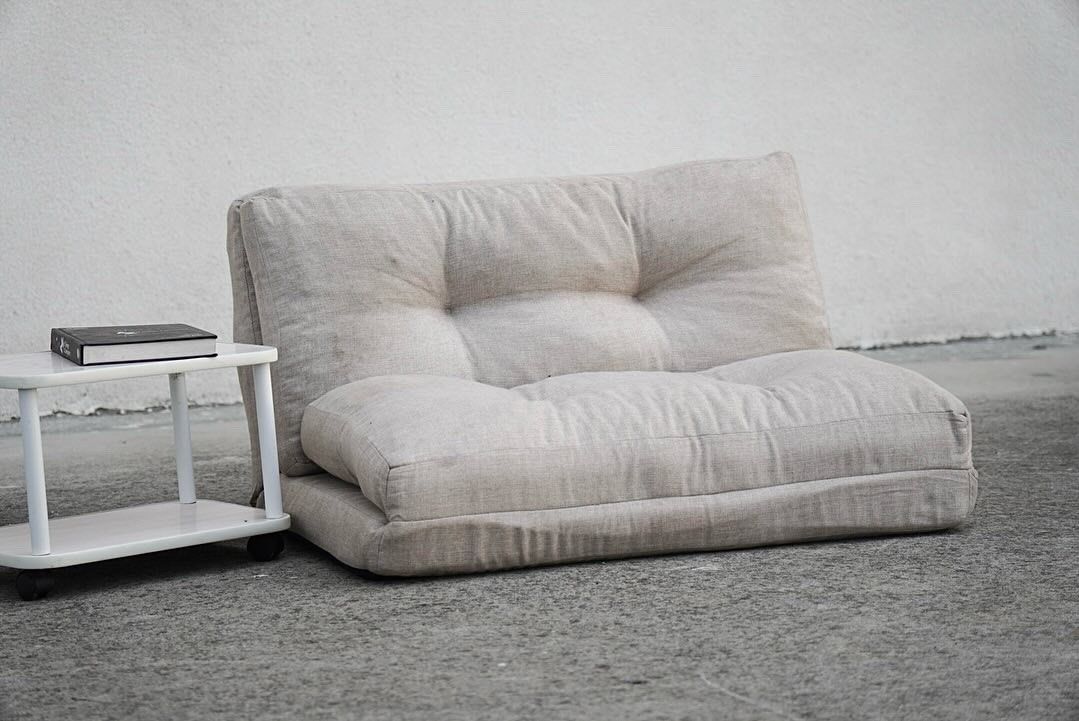 Floor reclining sofa, Cream (Category: Sofas) located in Bulacan. Submitted by rock_off.thriftshop.ph (Listing ID 1311739945, Image 3). Description: .