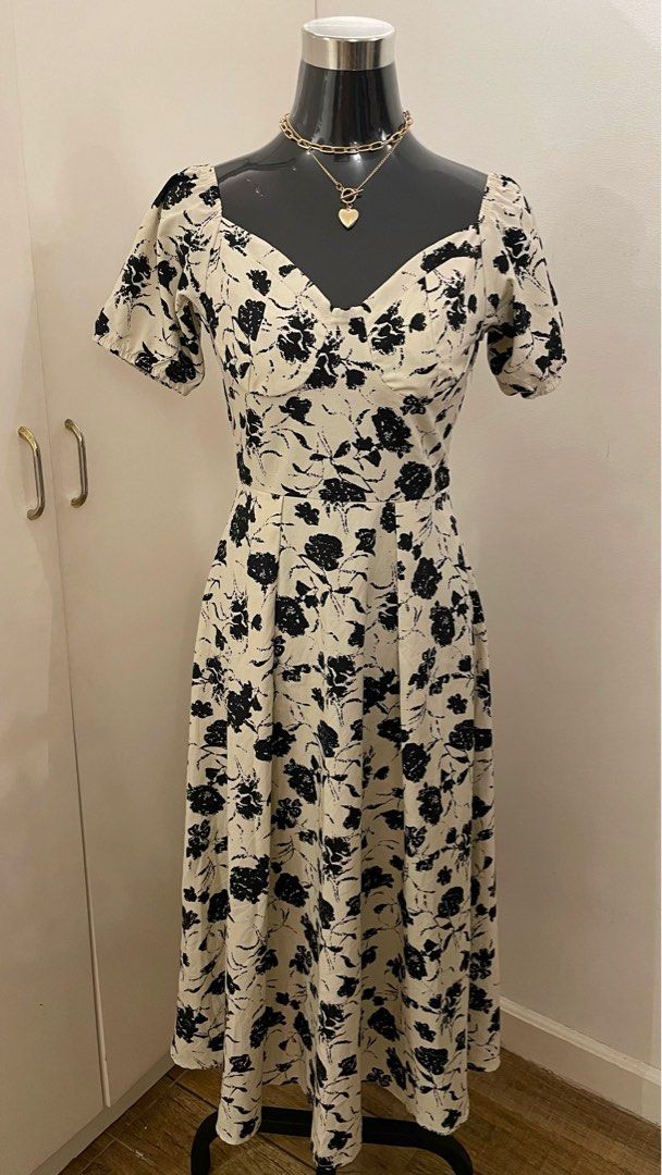 Floral Dress (Category: Dresses) located in Quezon City. Submitted by declutterxcloset (Listing ID 1311712858, Image 1). Description: .