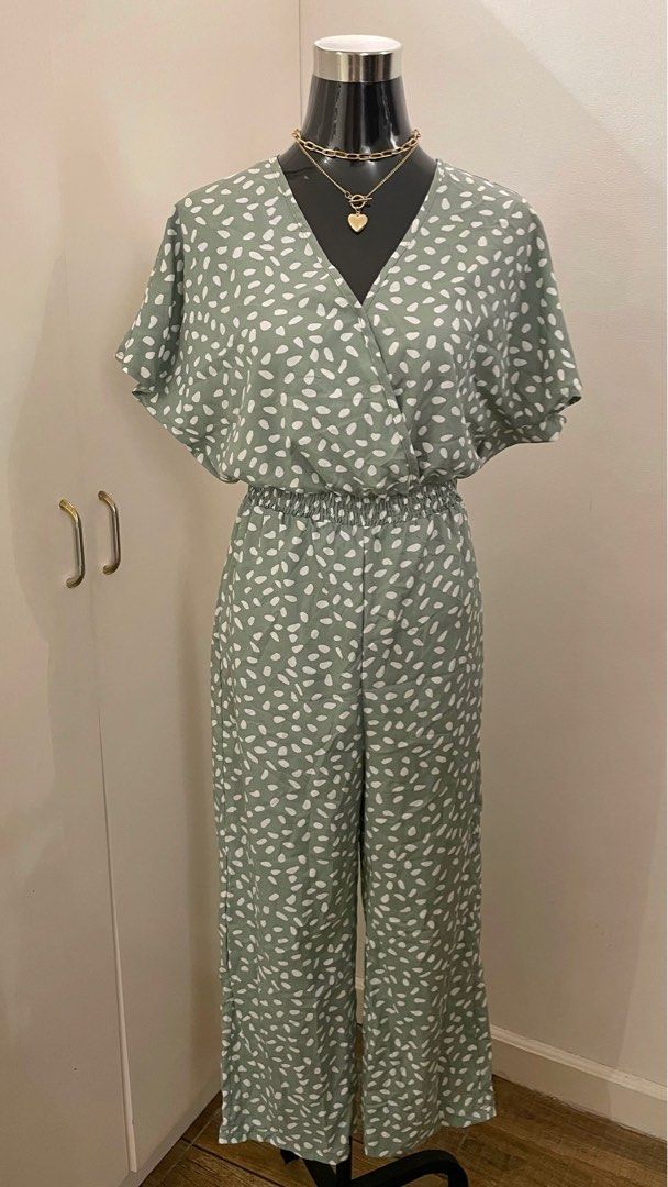 Green Jumpsuit (Category: Jumpsuits) located in Quezon City. Submitted by declutterxcloset (Listing ID 1311713062, Image 1). Description: .