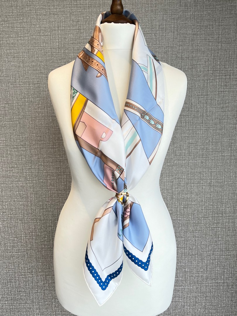 🐴Hermes LA BERLINE BAYADERE 90 cm SILK SCARF CARRE 絲巾方巾