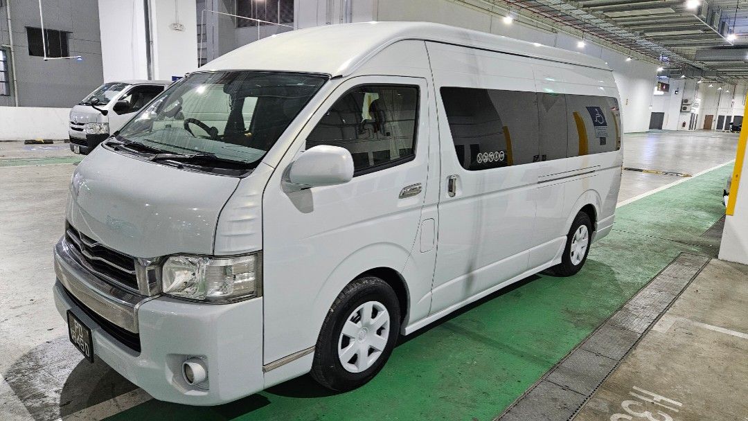 Hiace Commuter High Roof Rental62872685768195111