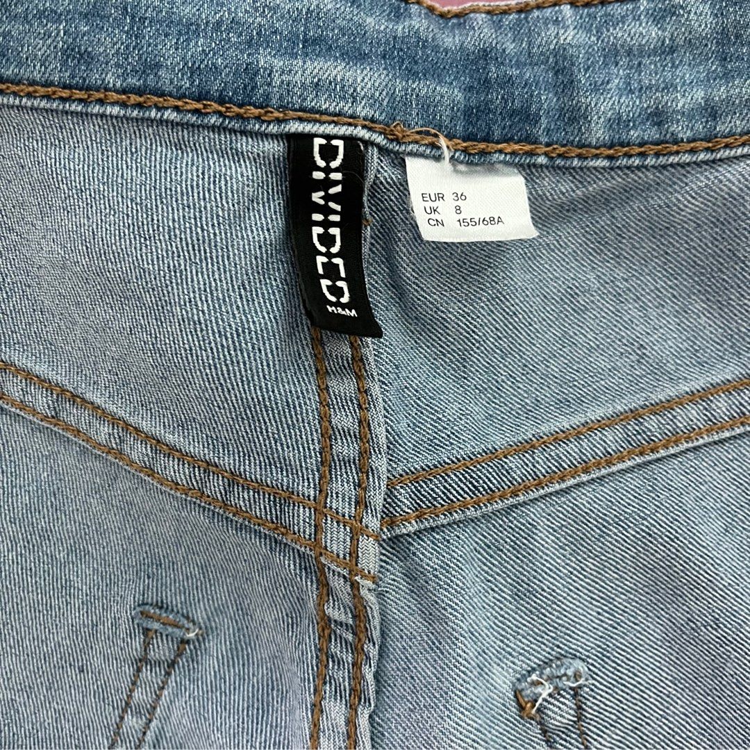 H&M Skinny Denim Pants (Category: Jeans) located in Taguig. Submitted by cursedten (Listing ID 1311884886, Image 2). Description: Size: 25-27 (stretchable material) Height: 5'4 Waist: 26.